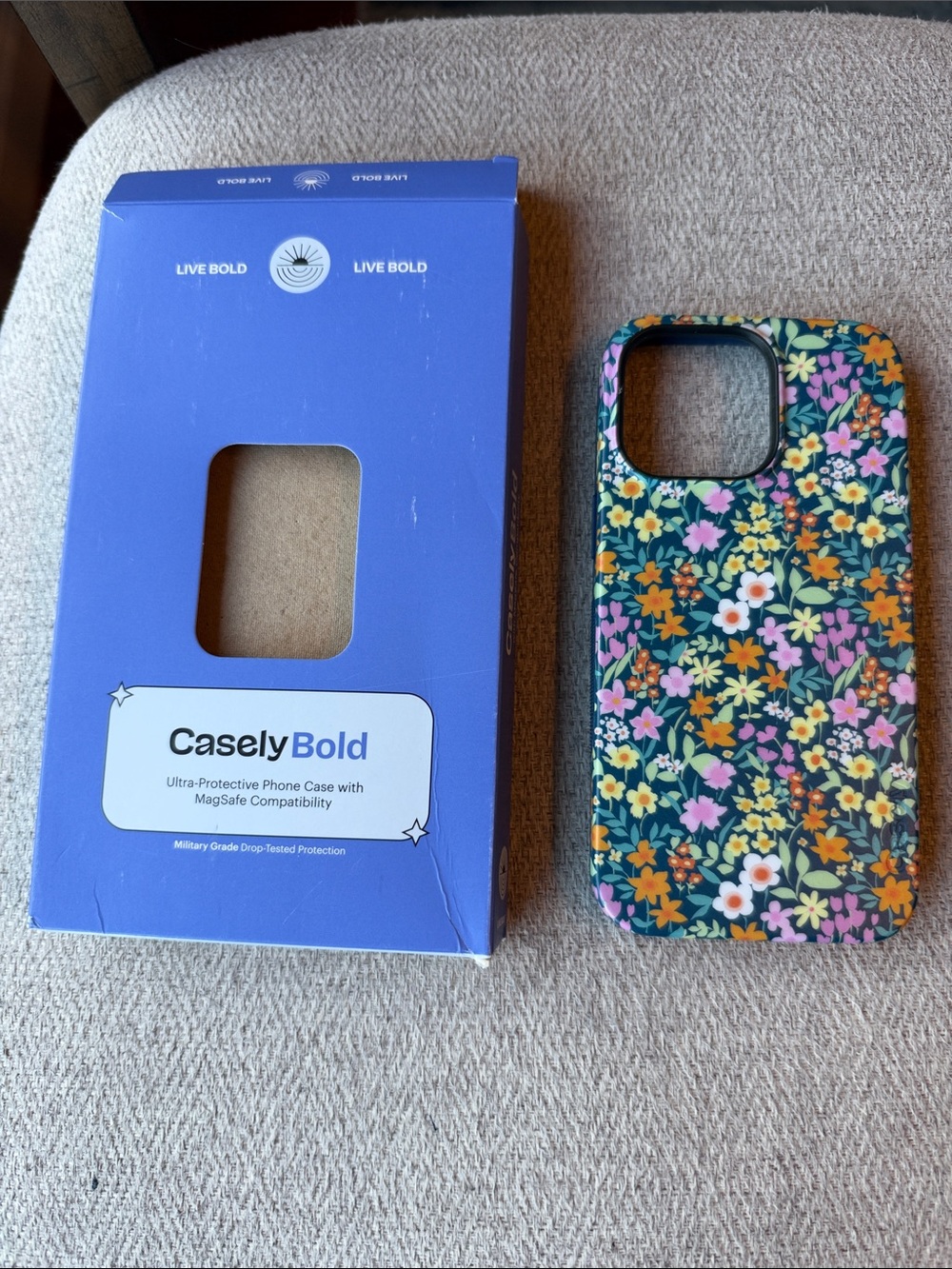 Casely Bold Floral MagSafe Compatible Phone Case - iPhone 15 Pro Max